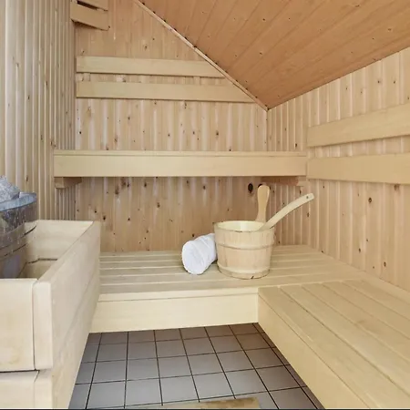 By Water With Sauna In South Holland 度假居