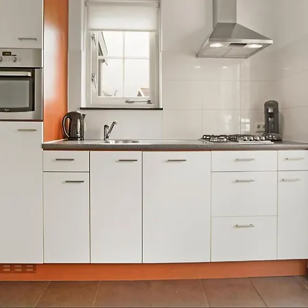 By Water With Sauna In South Holland Simonshaven