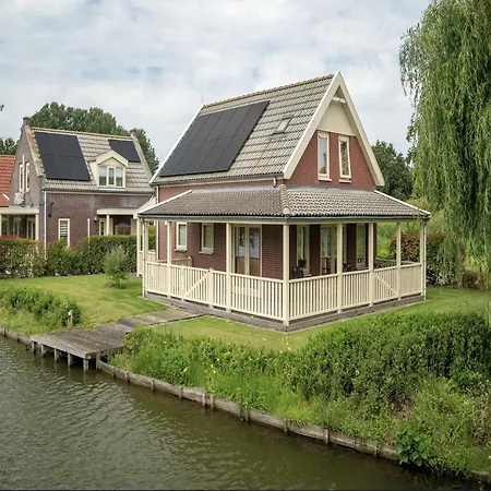 By Water With Sauna In South Holland