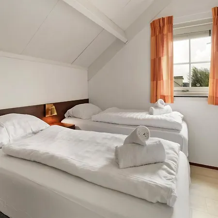 By Water With Sauna In South Holland 度假居 *