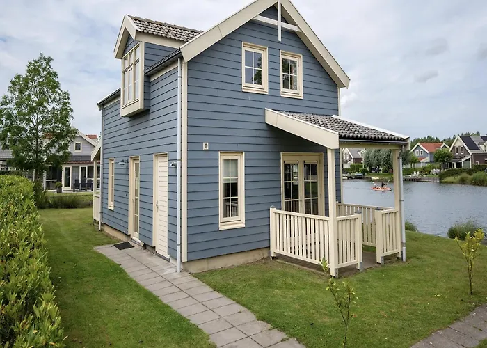 By Water With Sauna In South Holland *