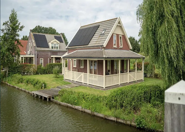 By Water With Sauna In South Holland